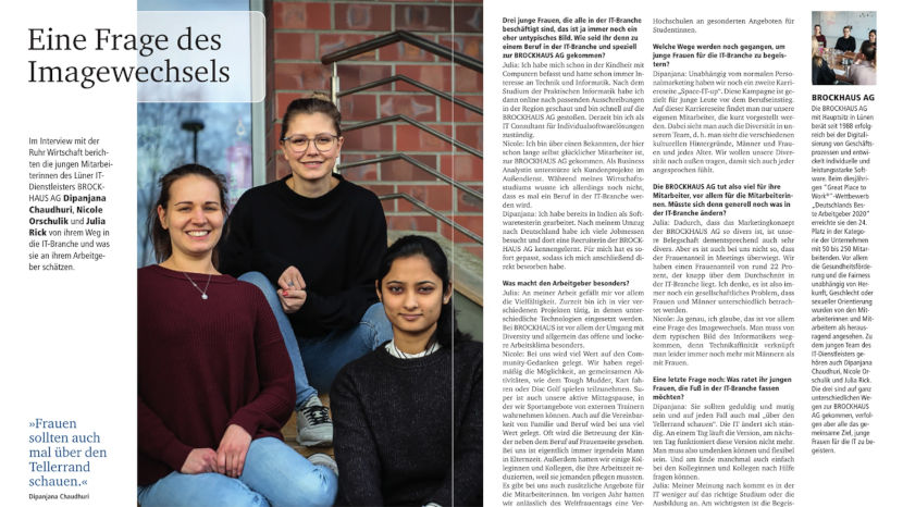BROCKHAUS Mitarbeiterinnen Dipa, Julia und Nicole sitzen auf der Treppe des Lüner IT-Dienstleisters und berichten über ihren Weg in die IT-Branche und was sie an ihrem Arbeitgeber schätzen.